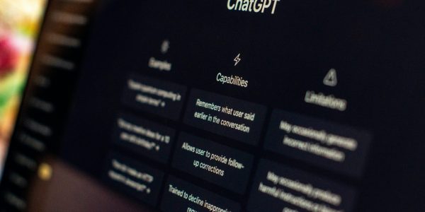 AI agent vs traditional chatbot: the real difference for your business